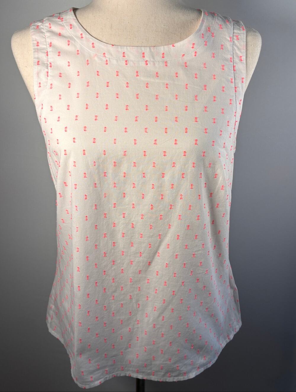 Vineyard Vines Sleeveless Embroidered Top 2 White Coral Pleated Back Boatneck